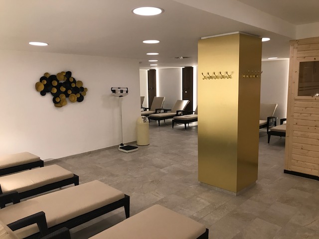 Neuer Ruheraum Neuer und größerer Ruhebereich nach dem Umbau im Fitnessstudio Arabellapark München.